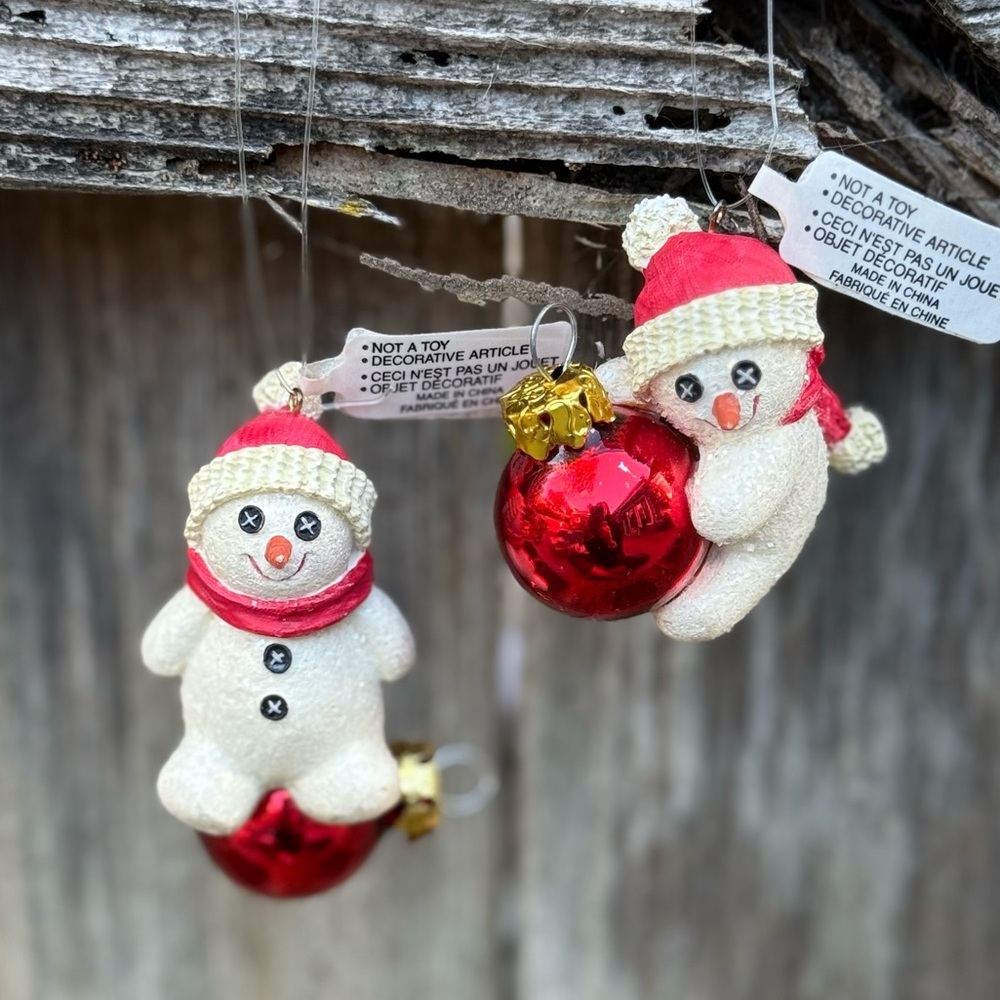 SOLD
Vintage Dept 56 Billy Buttons Snowman Glitter 3” Ornaments (2) Original Tag